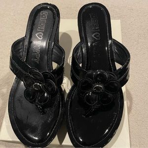 Slightly used COACH Poppy Sandals HARLEY Flower Black Patent Leather Wedge.